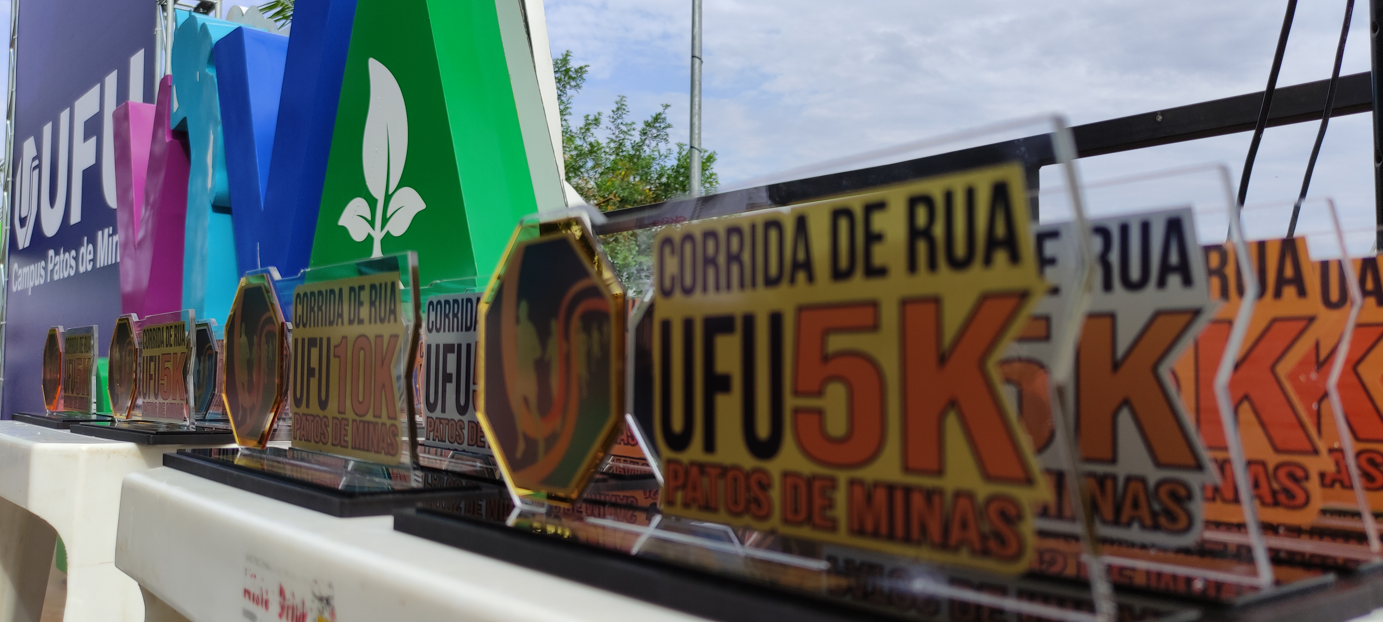 Troféus da Corrida UFU 5k e 10k em Patos de Minas. (Foto: Hermom Dourado)