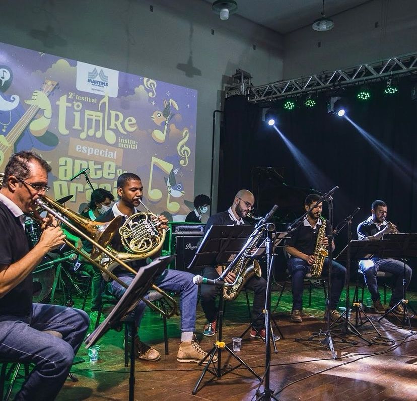 Fotografia de apresentação da Orquestra Popular do Cerrado