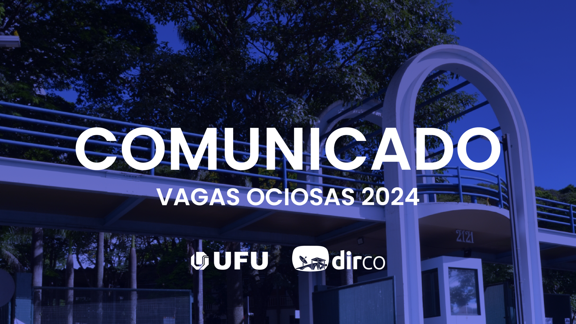 Fachada da UFU em azuk com os dizeres Comunicado Vagas Ociosas 2024