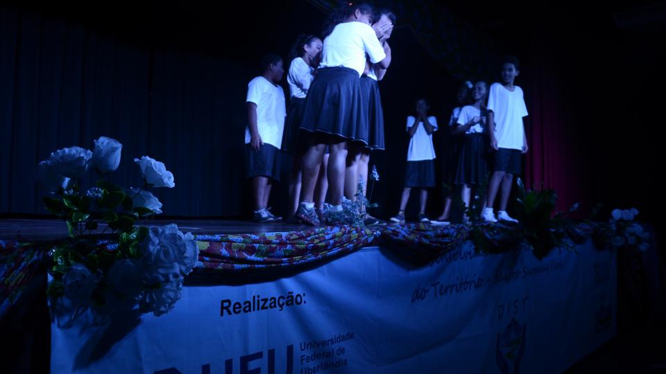 “Escola não é lugar de bullyng” – espetáculo realizado no dia 15/7 durante a 1ª Mostra de Teatro – Dist/Shopping Park (foto: Marco Cavalcanti)
