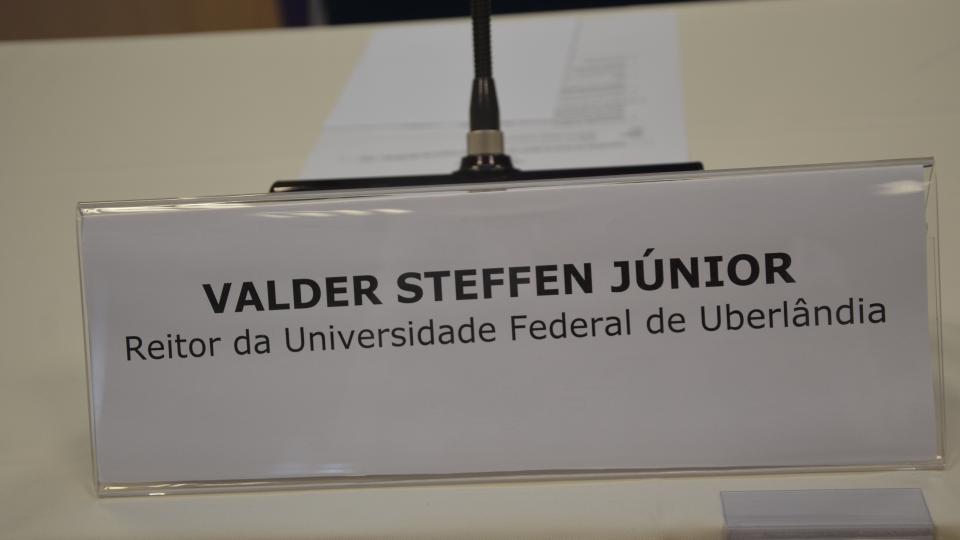 A cerimônia oficial de posse do novo reitor da UFU aconteceu nesta terça (27/12), no Ministério da Educação. (Foto: Milton Santos)