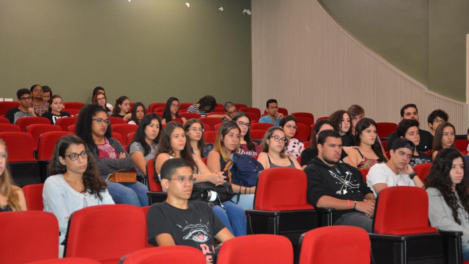 Cerimônia ocorreu no Auditório do Bloco 8C (Foto: Milton Santos)