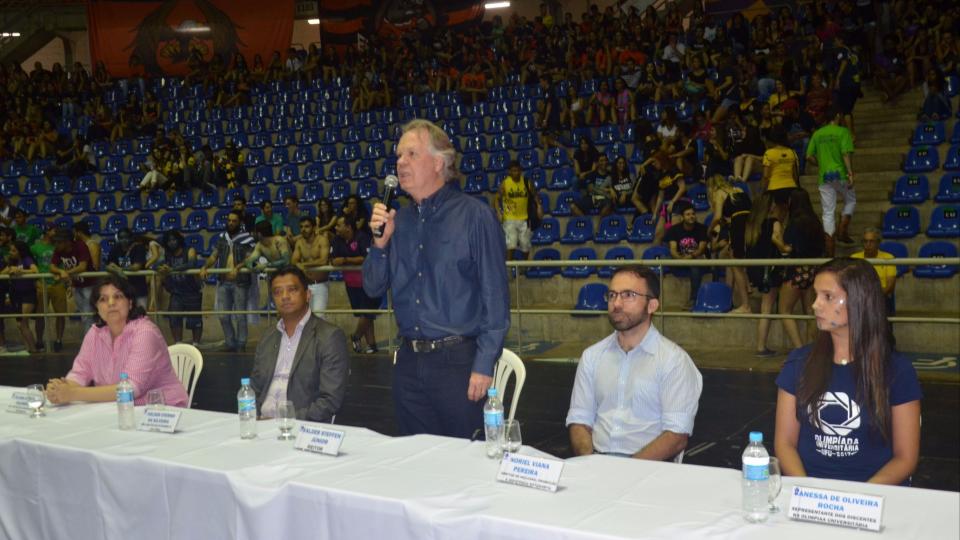 Reitor da UFU faz pronunciamento na abertura das Olimpíadas  Foto: Milton Santos 