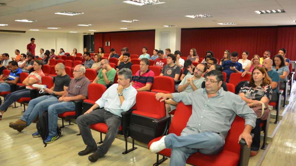Aula aconteceu no auditório do Bloco 5S do Campus Santa Mônica (Foto: Milton Santos)