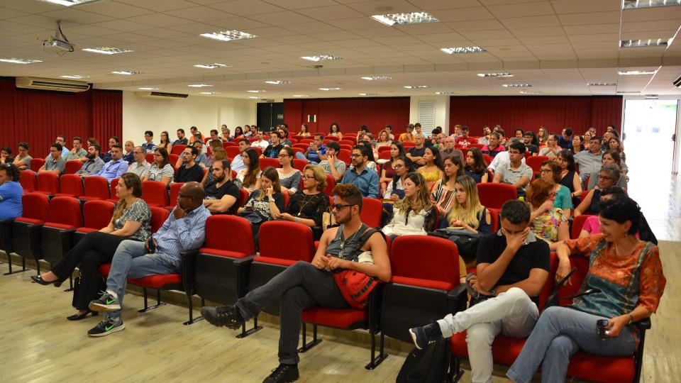 Aula aconteceu no auditório do Bloco 5S do Campus Santa Mônica (Foto: Milton Santos)