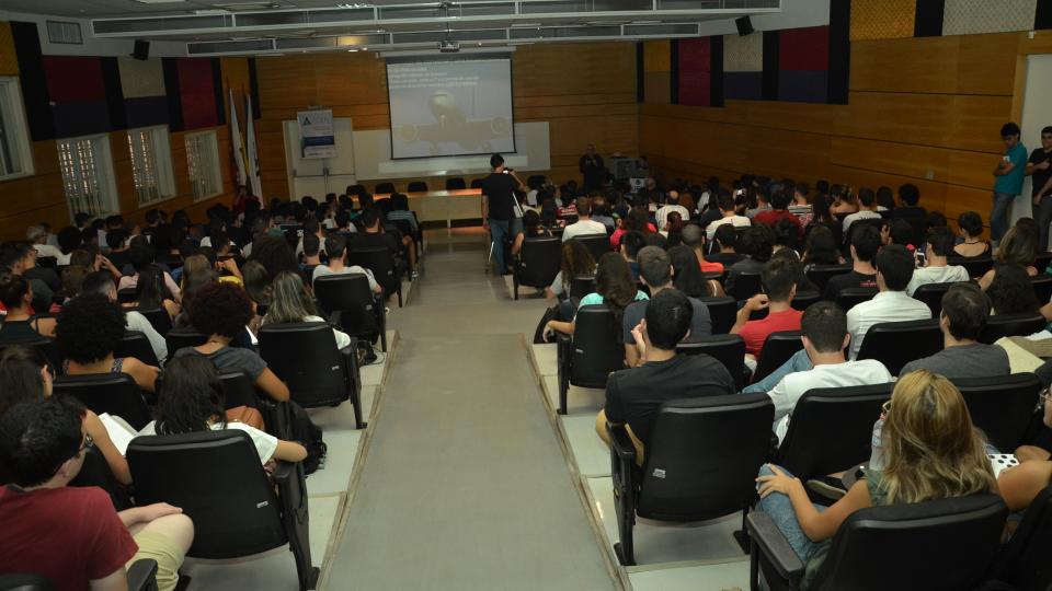 Evento aconteceu no Anfiteatro do Bloco 3Q (Foto: Milton Santos)