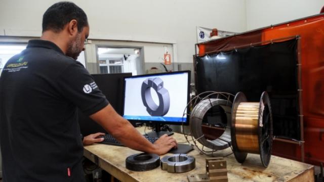 Os pesquisadores têm investido no ciclo completo para utilização de uma peça de metal produzida em 3D. (Foto: Divulgação/Femec)