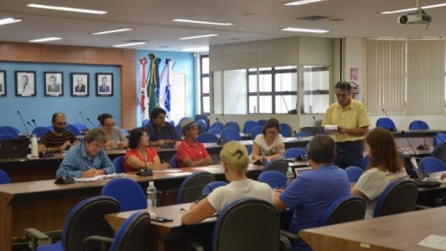 Reunião com pesquisadores aconteceu na Sala dos Conselhos, no Campus Santa Mônica (Foto: Alexandre Costa)