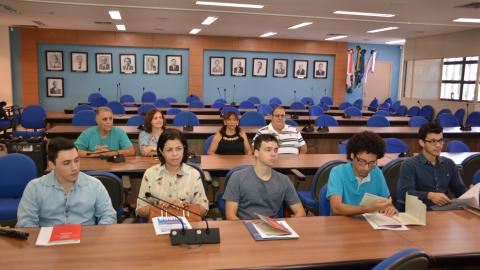 Cerimônia ocorreu na sala dos conselhos no Campus Santa Mônica da UFU (Foto: Milton Santos)
