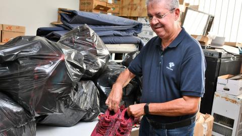 Receita Federal destina à UFU aproximadamente uma tonelada de roupas e mil pares de tênis (Milton Santos)