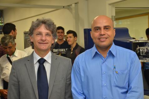 Os professores Domingos Alves Rade, Odenir Almeida, inauguração laboratório de engenharia aeronáutica UFU