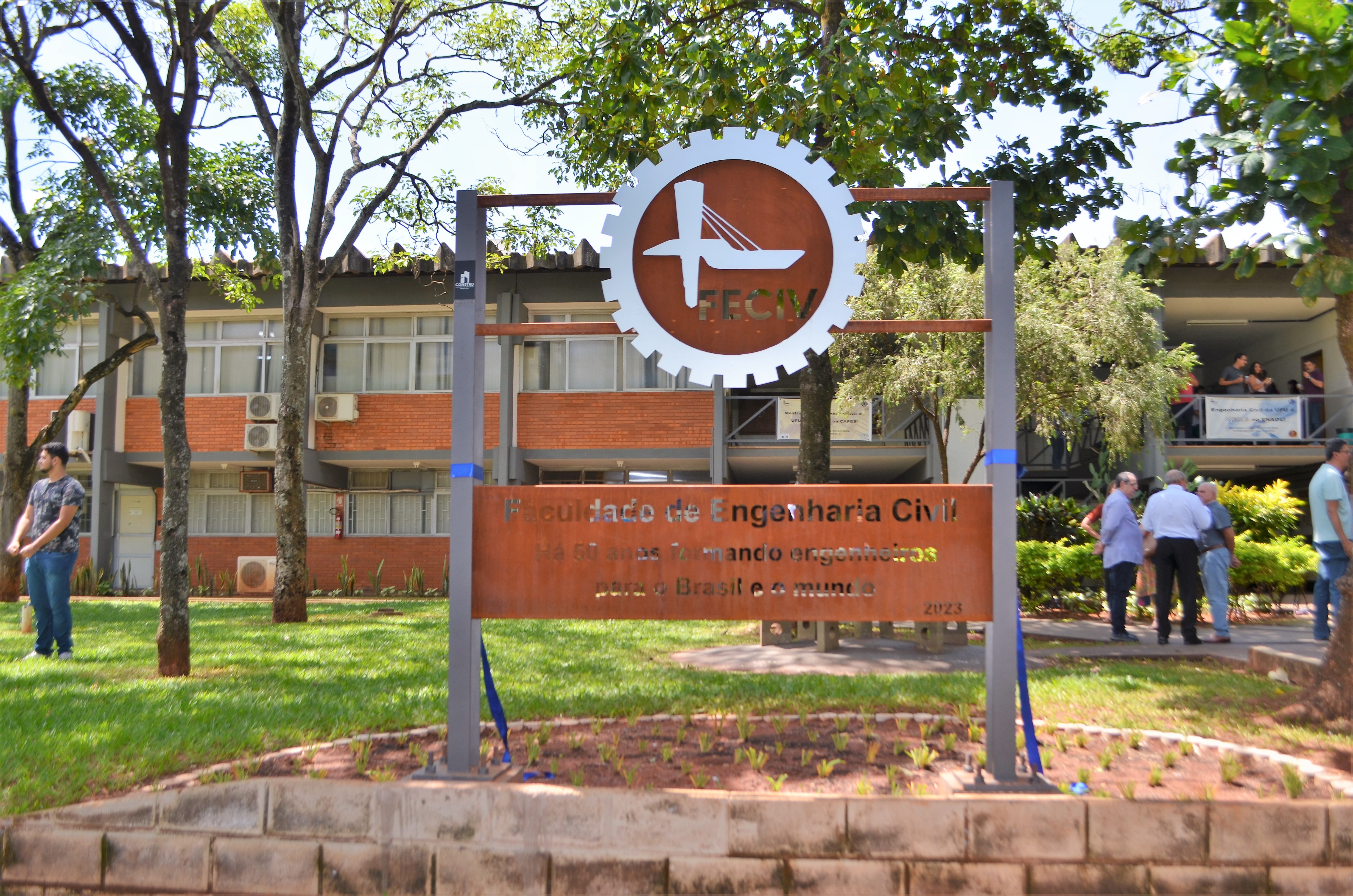 Descerramento da placa comemorativa de 50 anos da Faculdade de Engenharia Civil  (Milton Santos)