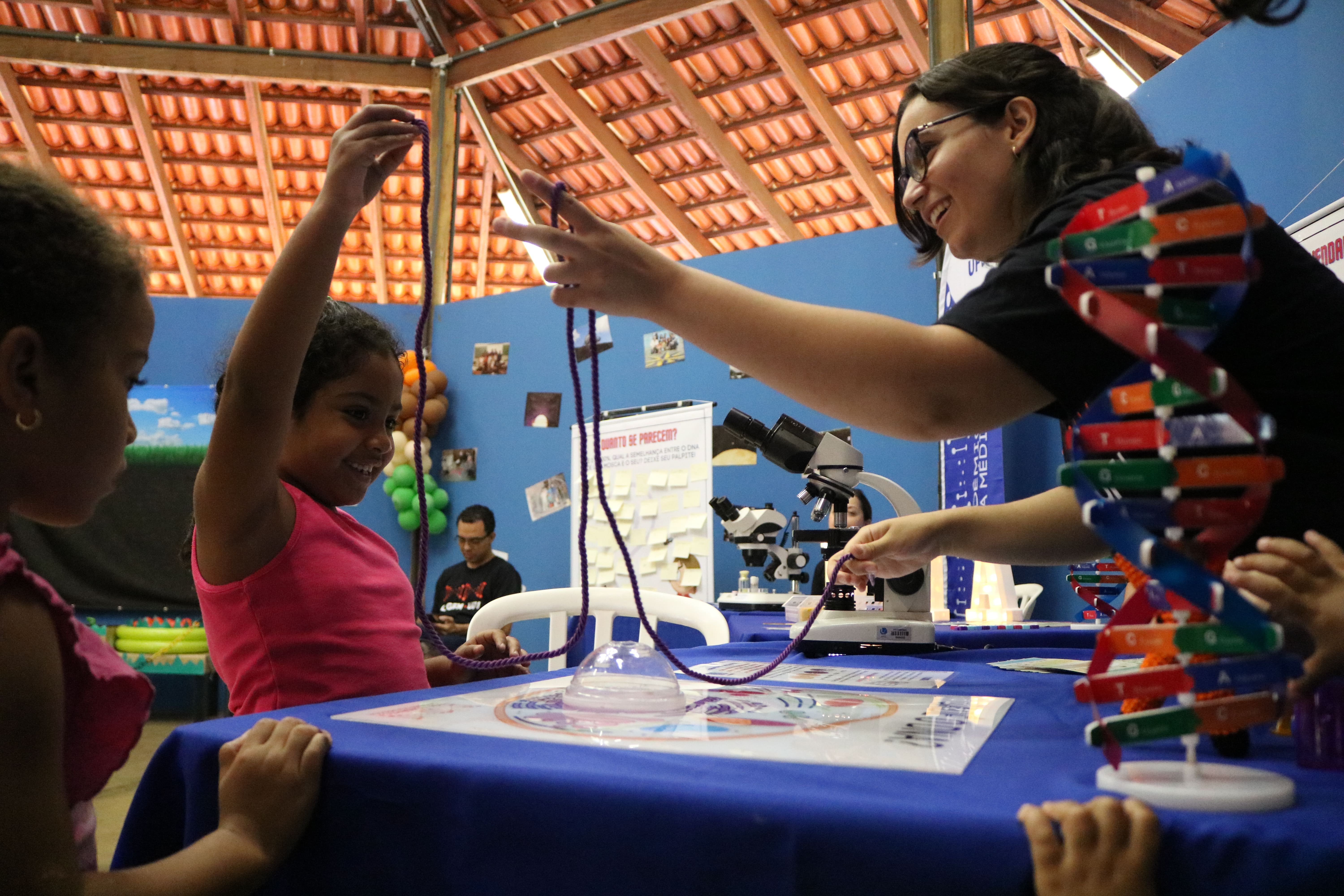 Apresentação Mostra “Brincando e Aprendendo” 