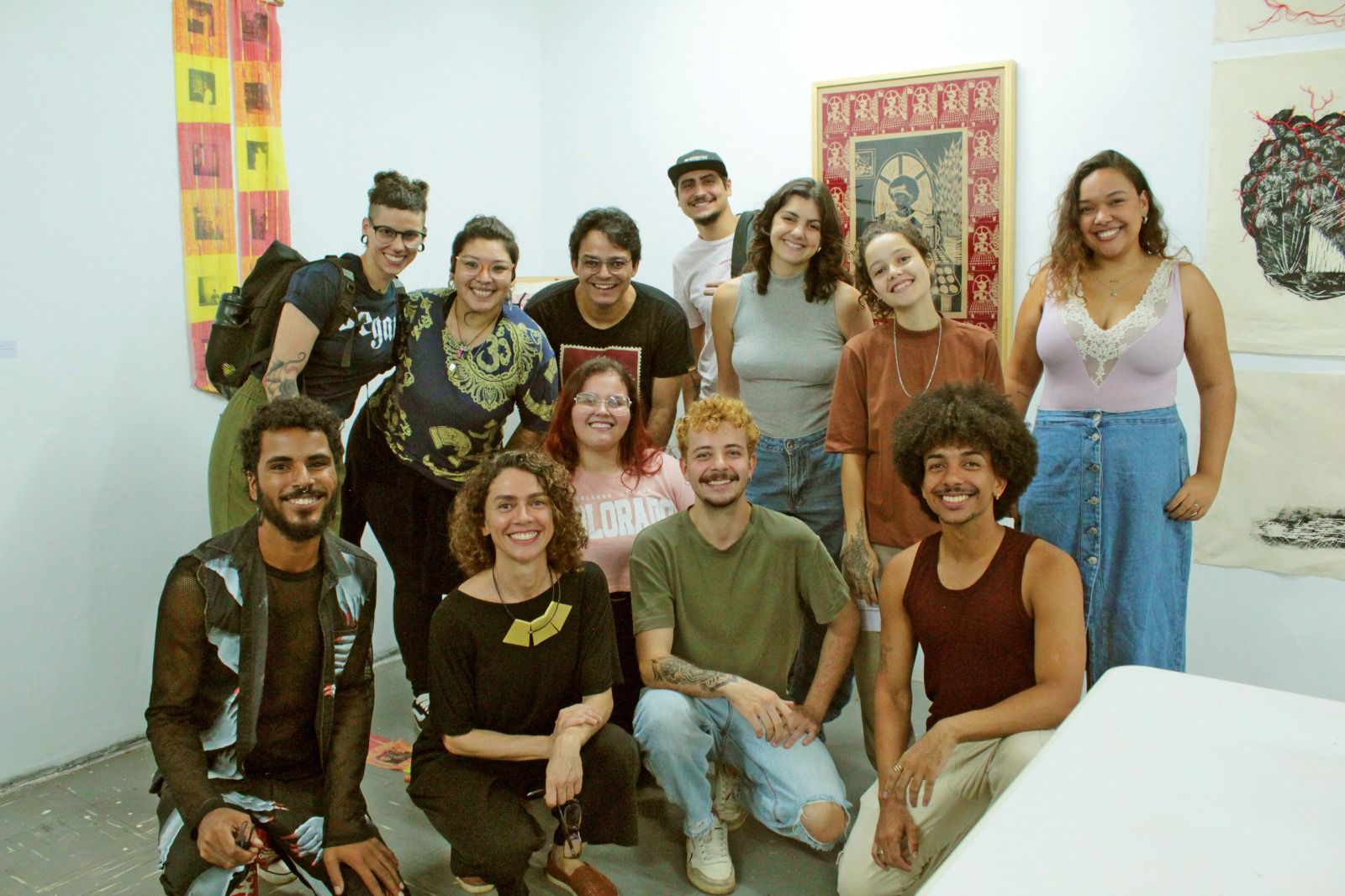 Artistas que assinam a exposição reunidos