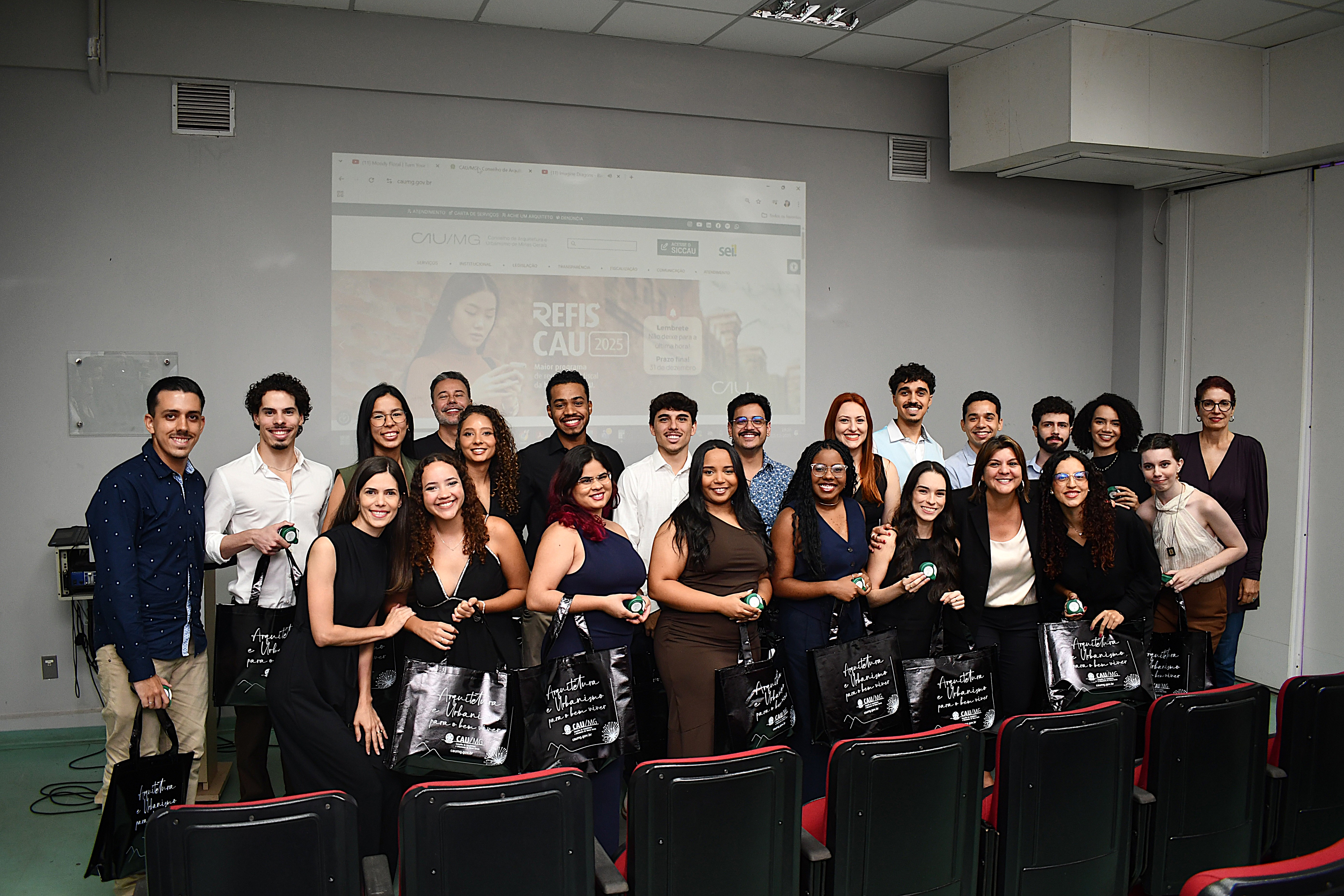 Passagem de trena do Curso da Arquitetura e Urbanismo 