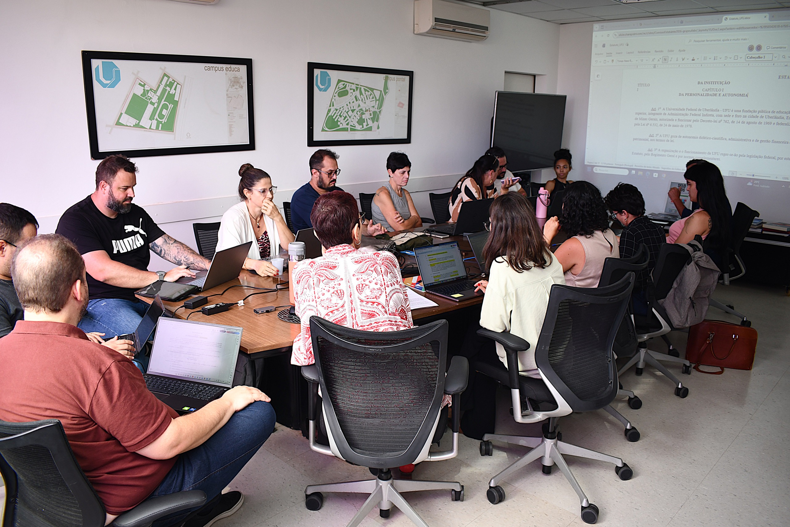 Imagem da reunião realizada pela Comissão Estatuinte no dia 11 de fevereiro de 2026