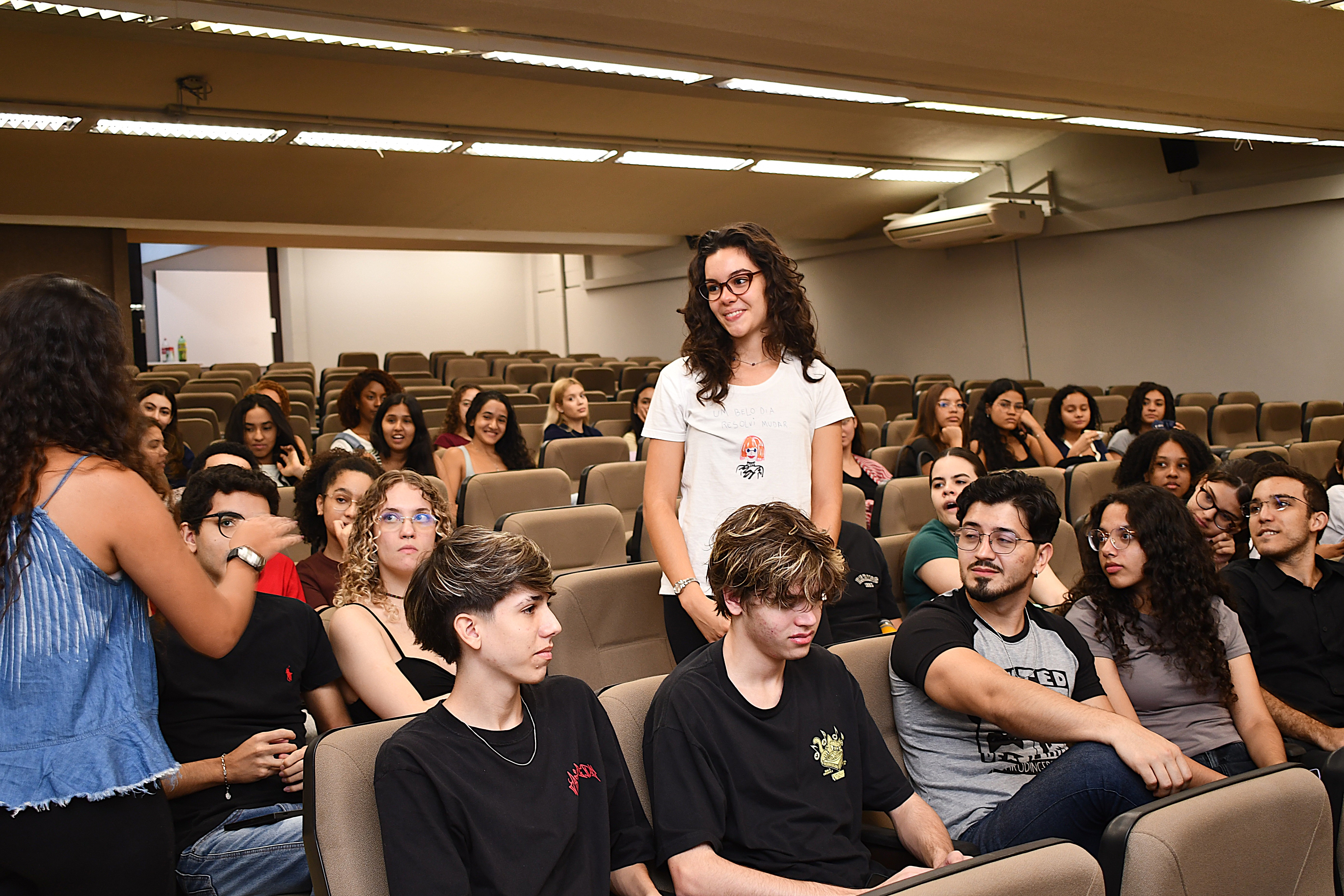 Ingressantes durante interação no Agita Estudantil