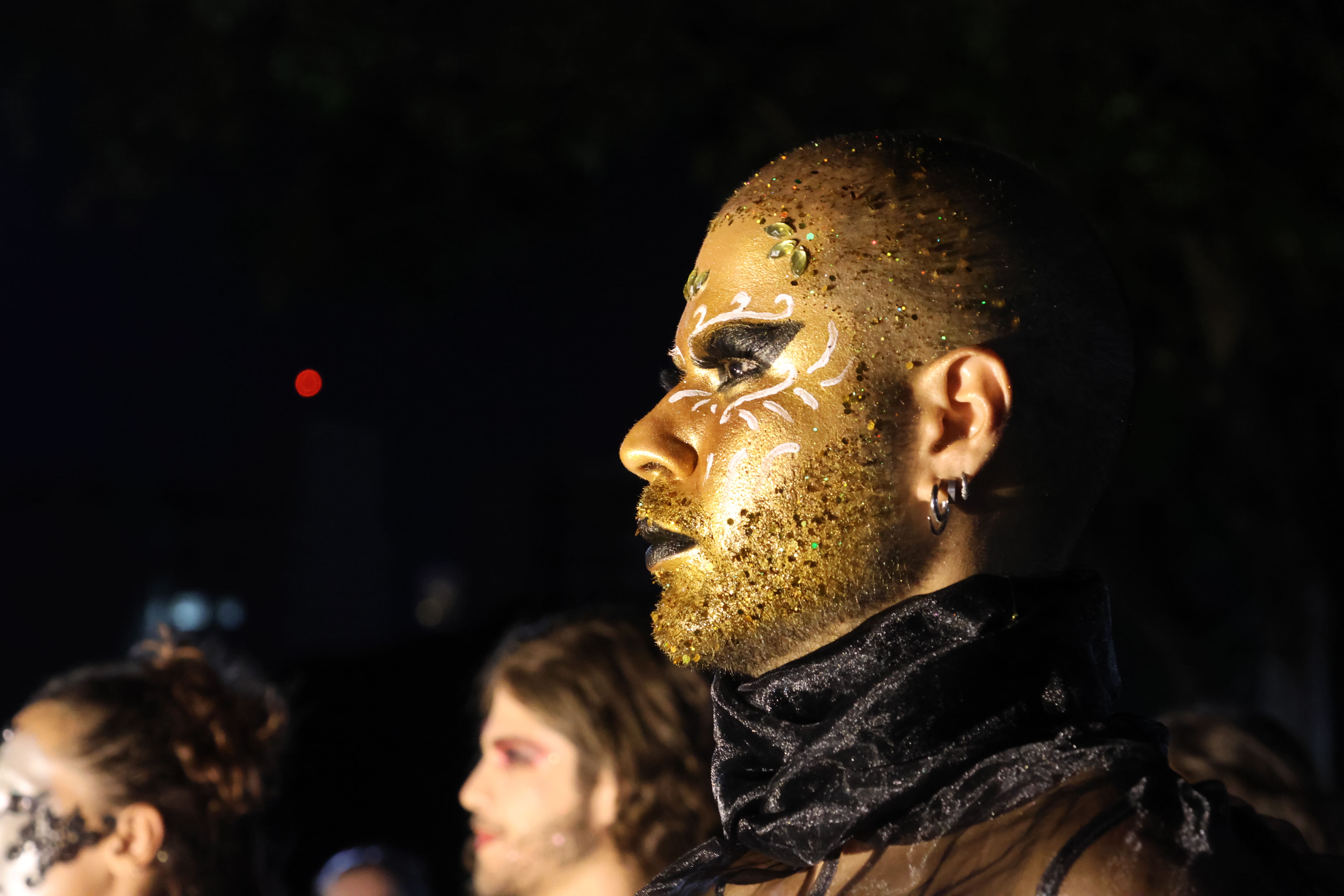 Participante do cortejo caracterizado 