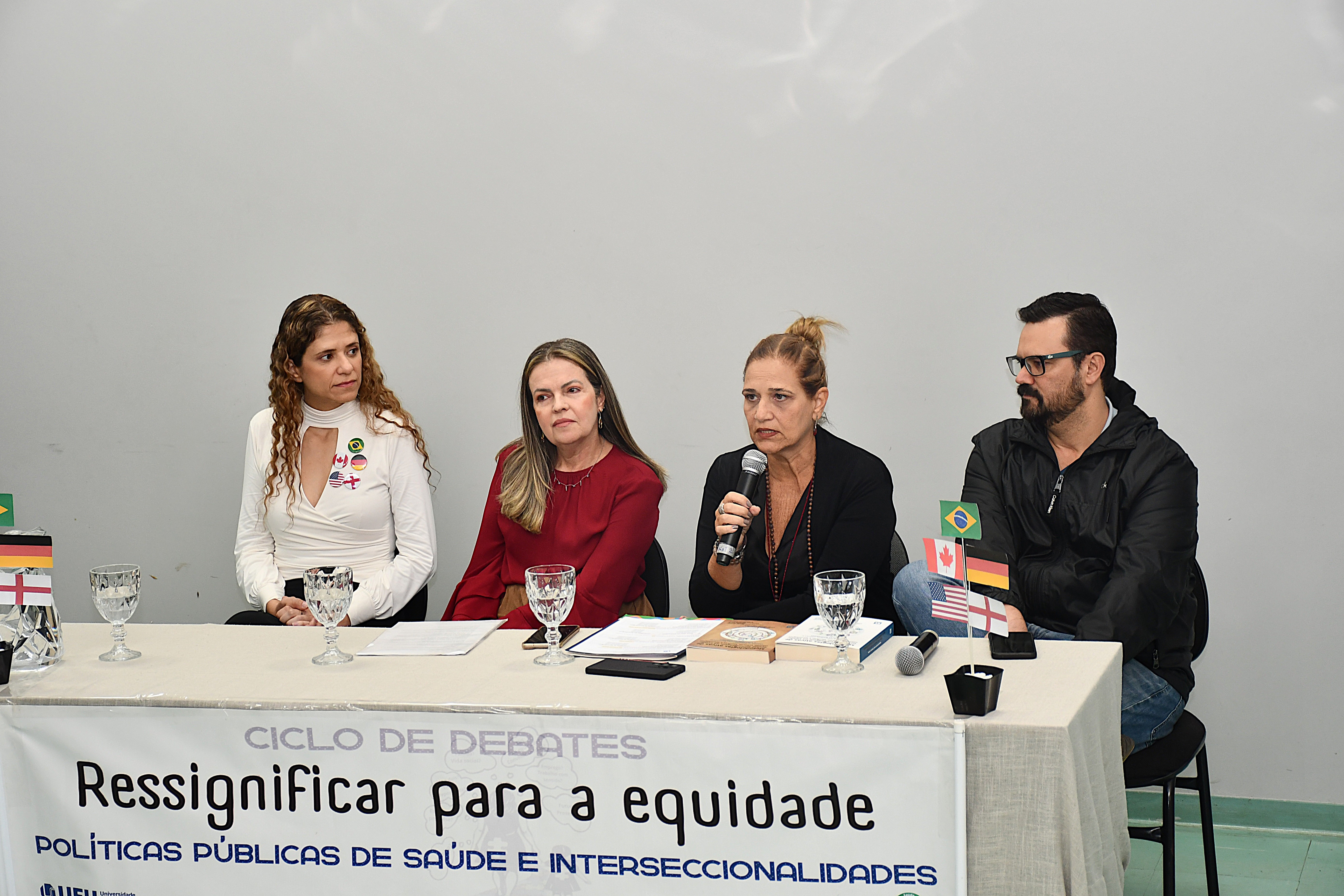 Mesa do Ciclo de Debates