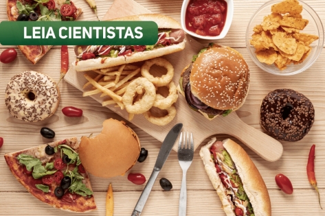 O estudo avaliou a associação entre o consumo de alimentos ultraprocessados com o desenvolvimento de câncer colorretal. (Foto: Freepik)