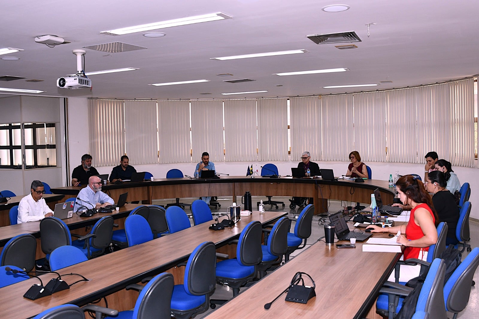 Imagem da equipe que conduziu a reunião, na Sala dos Conselhos Superiores