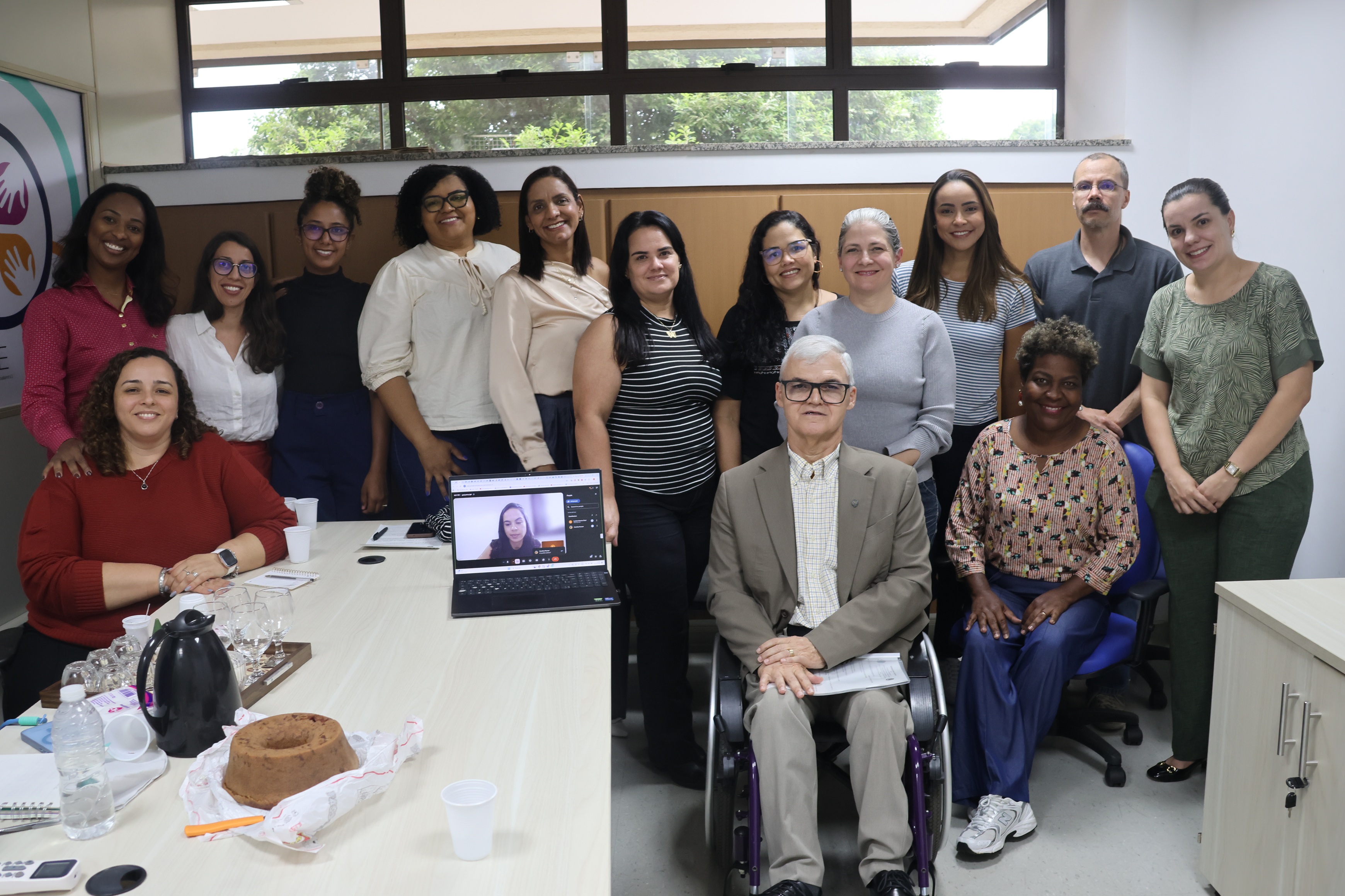 Equipe da Diase/Proae reunida com o reitor e a vice-reitora da UFU