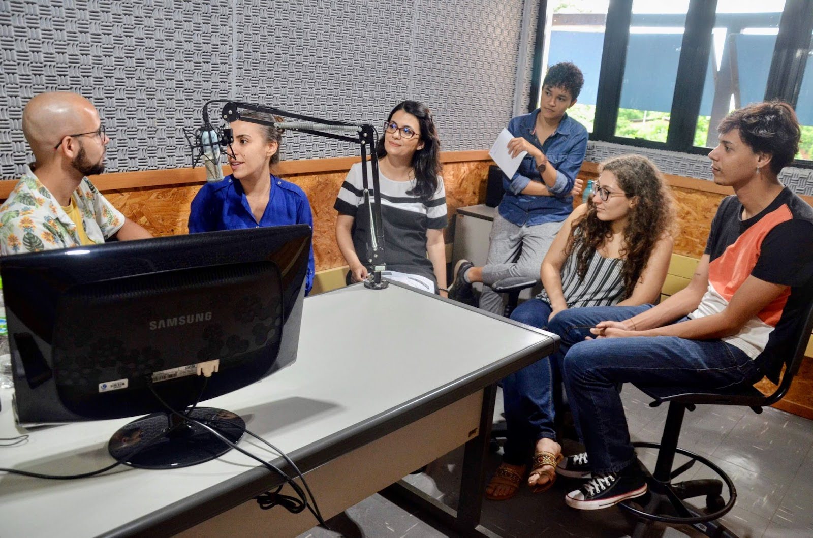 Thiago Zina Crepaldi, Taciana Santos, Diélen Borges, Josielle Ingrid, Anna Cauhy e Lucas Ribeiro durante a gravação do episódio piloto.