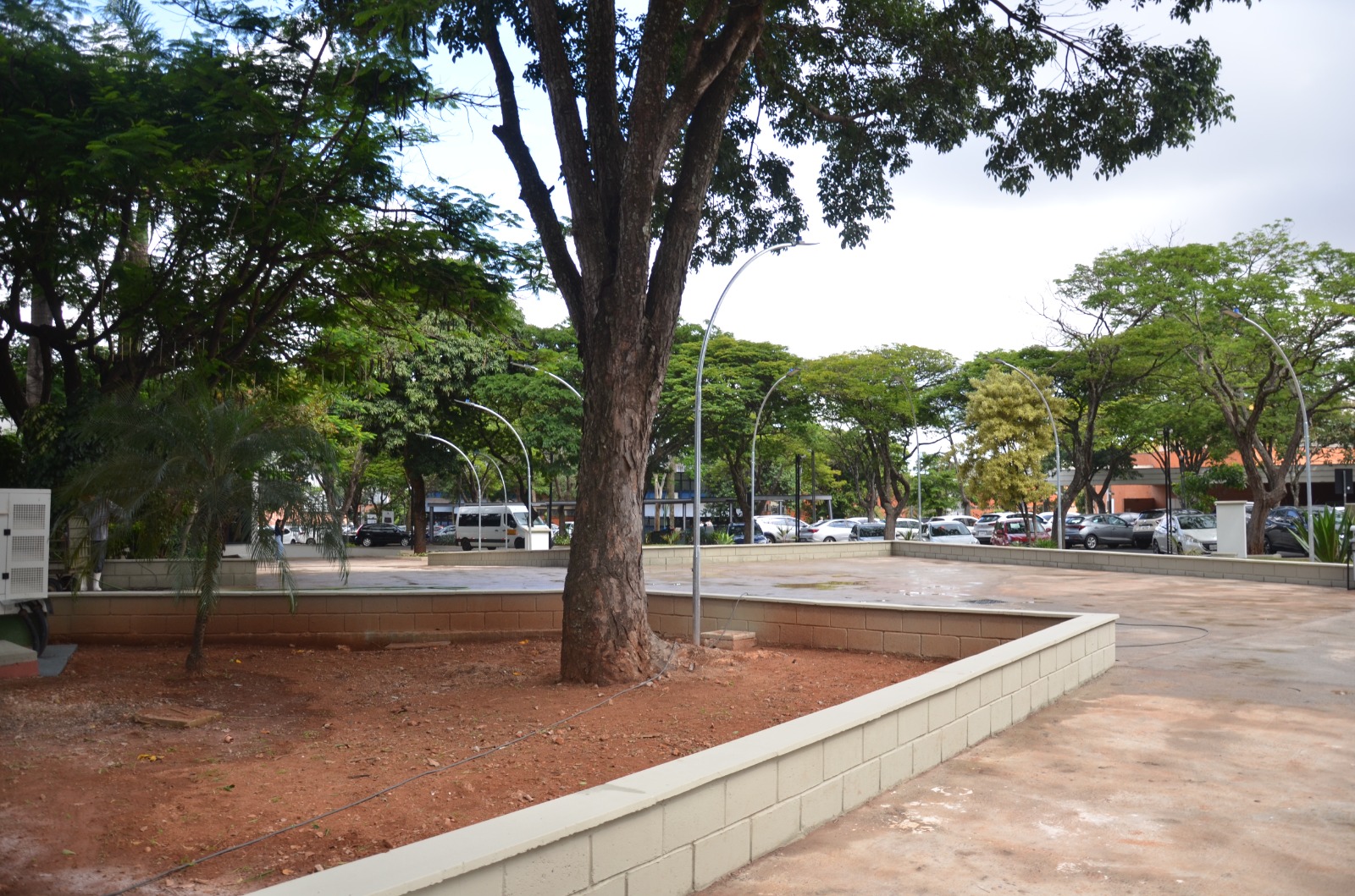 Foto da praça do Campus Santa Mônica