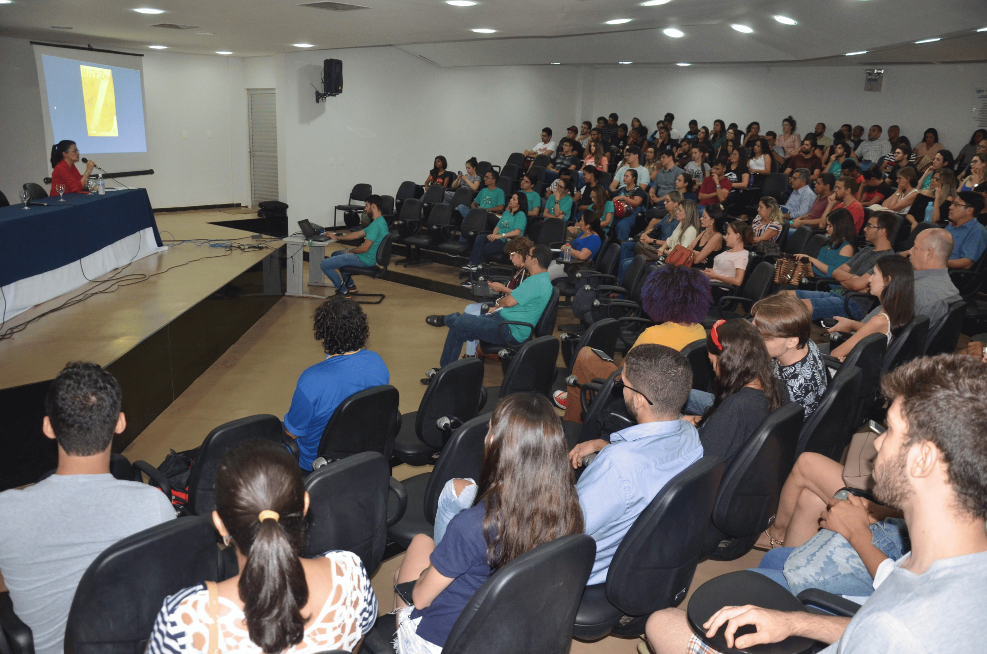 Diélen Borges, em palestra na Universidade Federal de Goiás (UFG), em 2019, sobre o funcionamento da Divulgação Científica na UFU