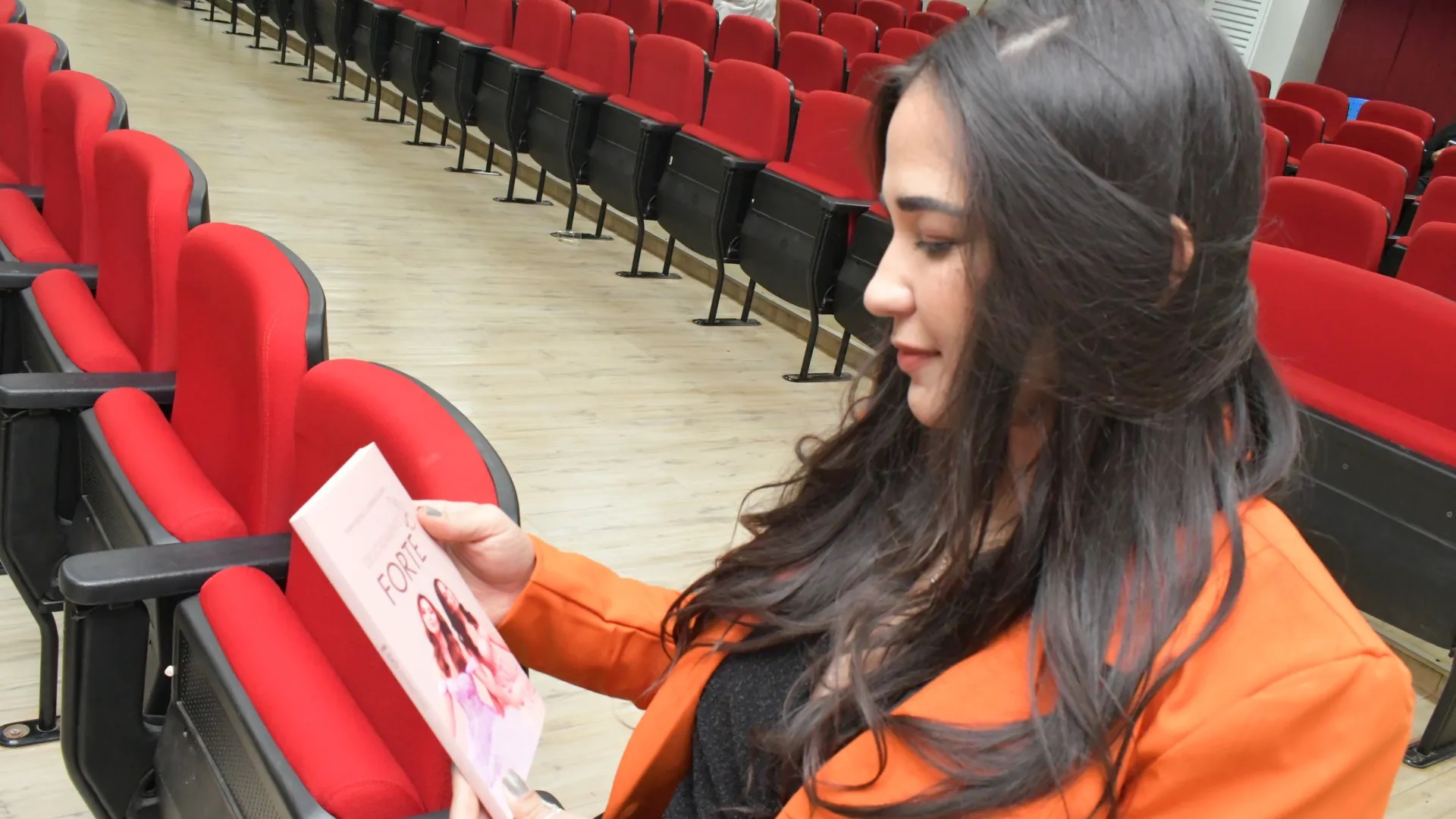 Imagem da autora Lorraine 