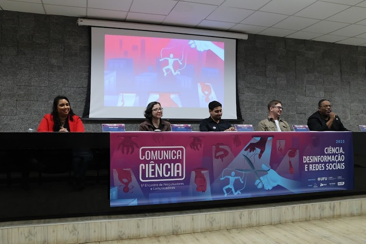 Mesa 2 Comunica Ciencia