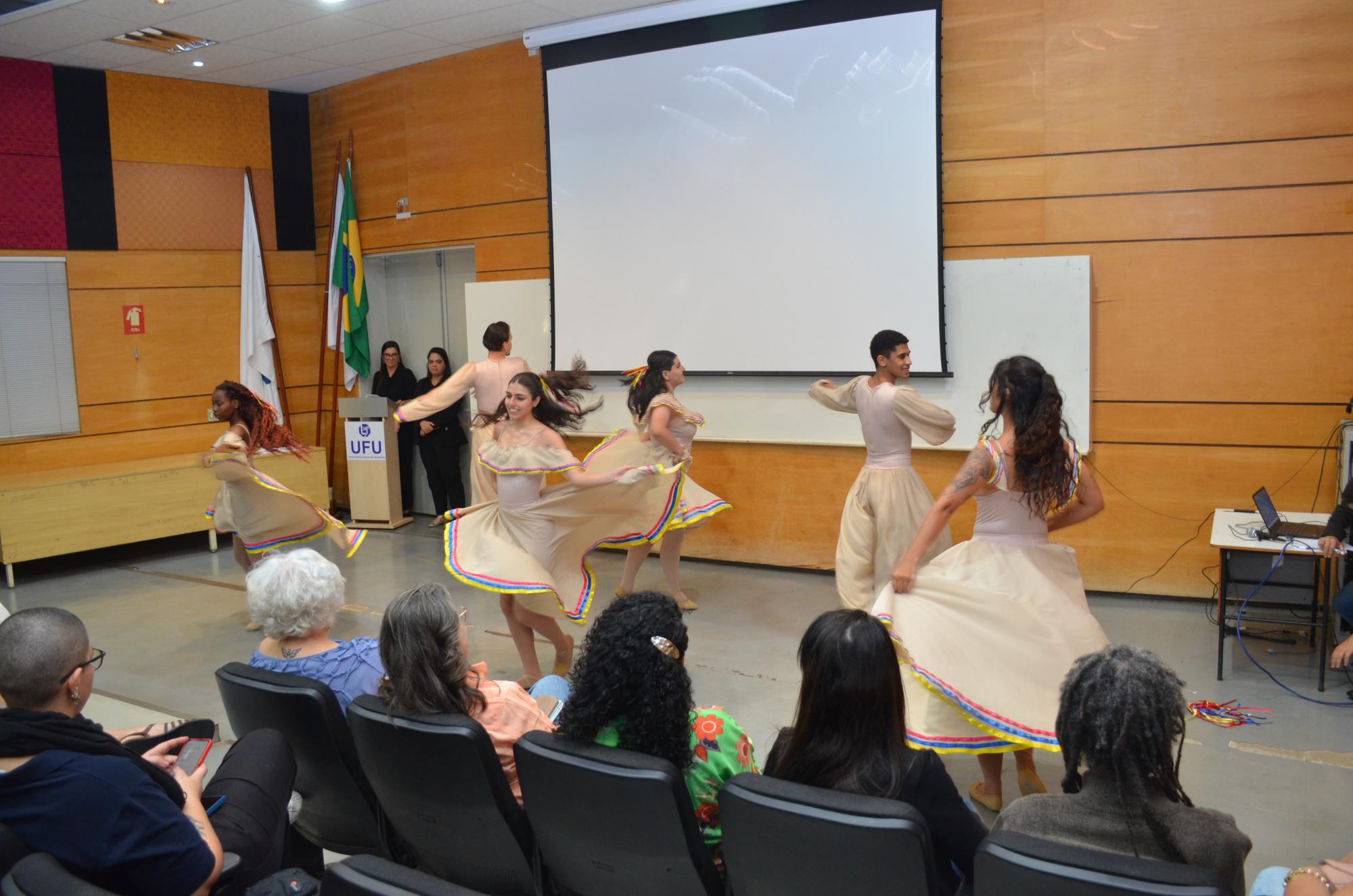 Apresentação cultural do Balé Sesc Arte e Cultural