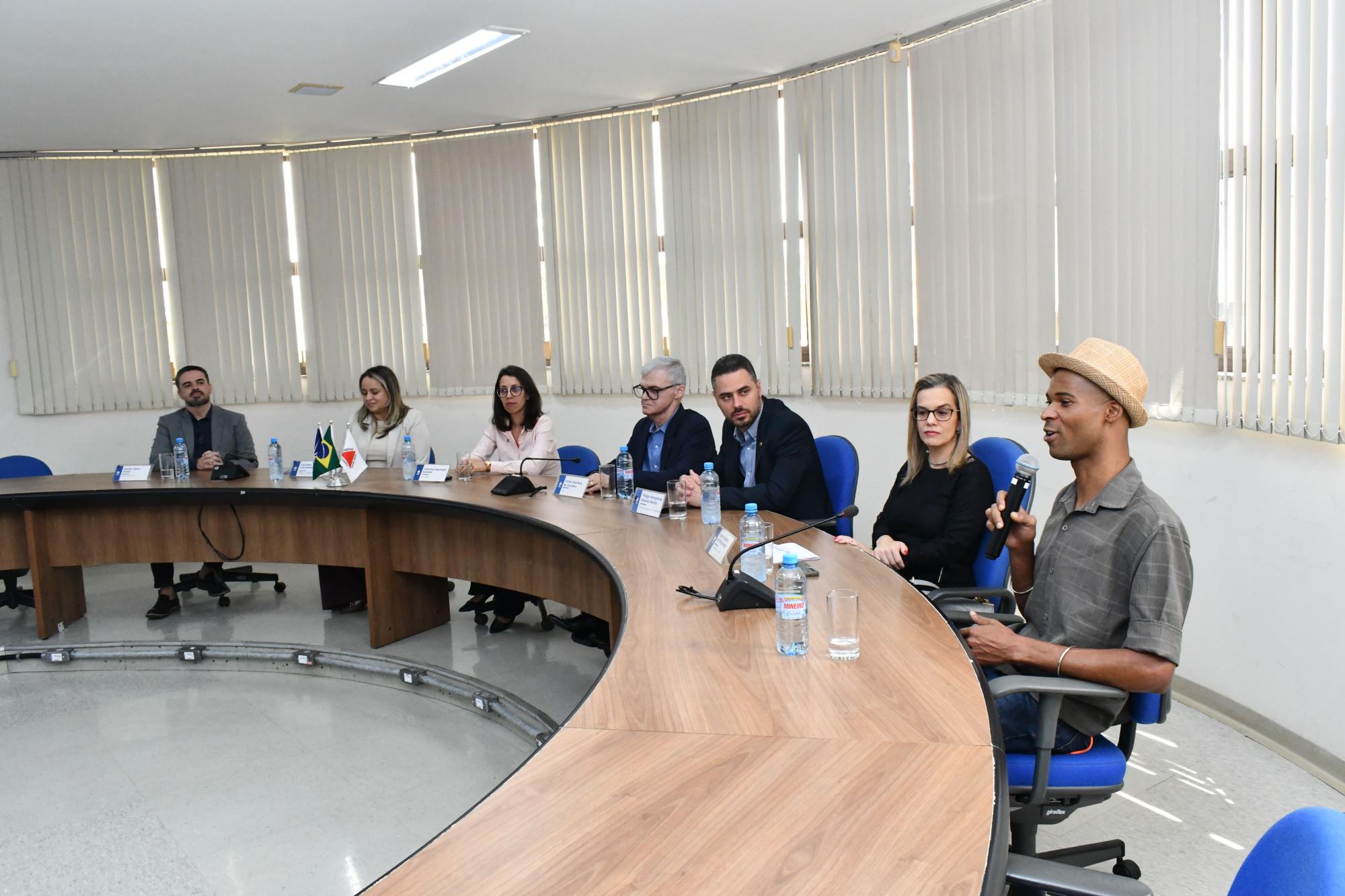 Mesa de abertura do evento