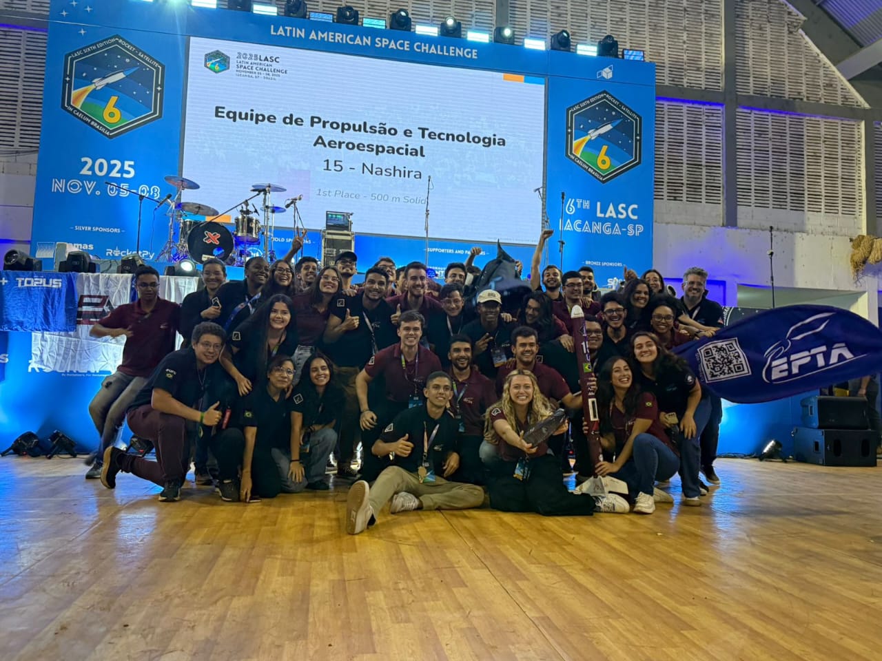 Equipe Epta premiada em 1º lugar com o foguete Nashira (Foto: Alexandre Zuquete Guarato)