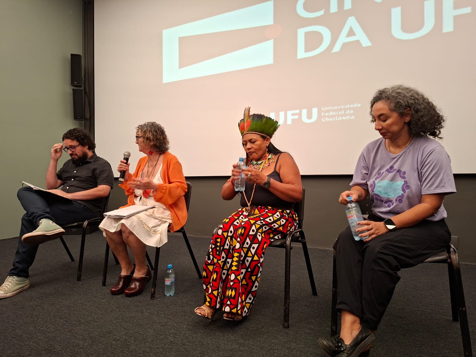 Integrantes da mesa de debate. | Foto: Mateus Oliveira 