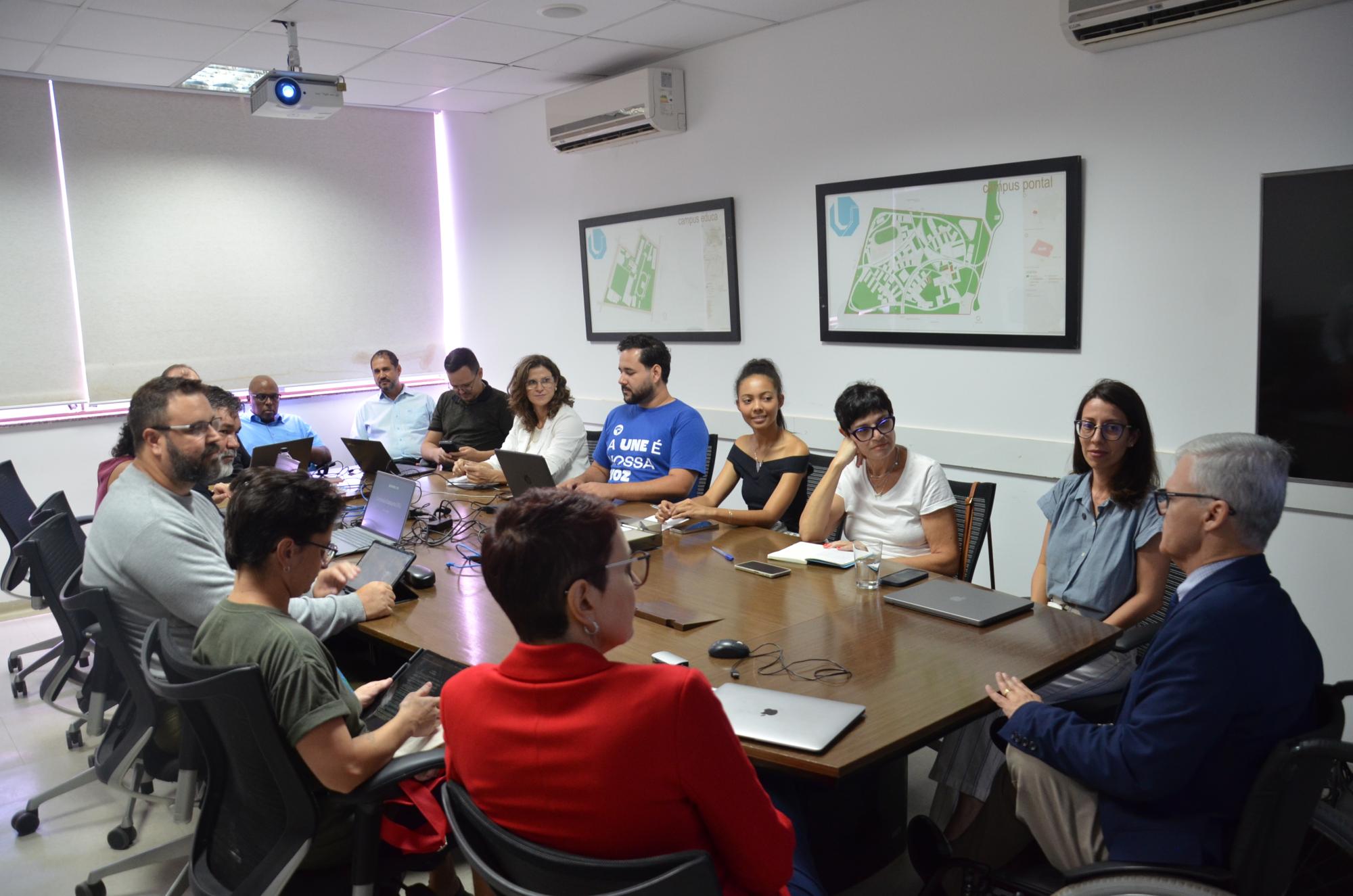Foto da Comissão reunida