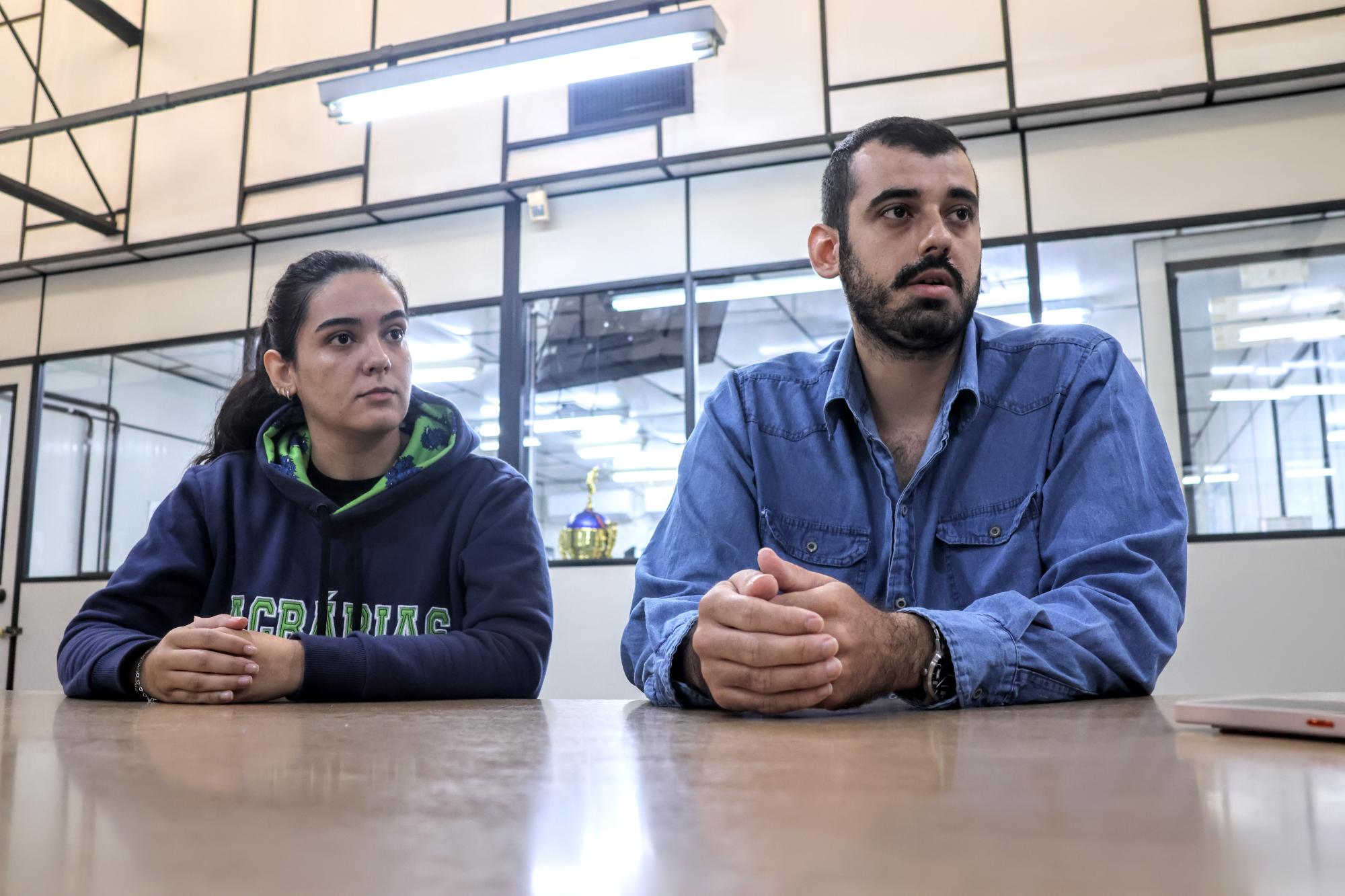 A estudante de Zootecnia Daniela Segatto Borges e o professor Gustavo Segatto Borges durante a entrevista sobre a pesquisa que avaliou os cultivares de milho para a produção de silagem em Uberlândia (MG)  (Foto: Marco Cavalcanti)