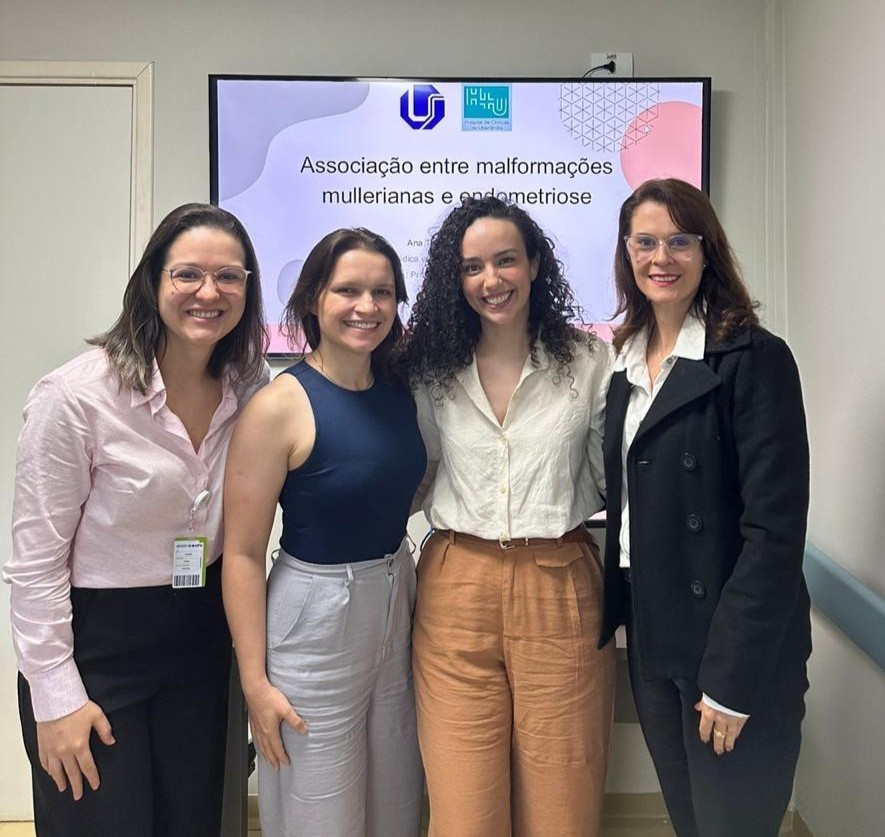 Colegas de Ana Tereza Falci na defesa de seu Trabalho de Conclusão de Residência