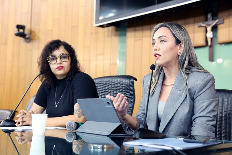 Vereadora Amanda Gondim e professora Naiara Vilela