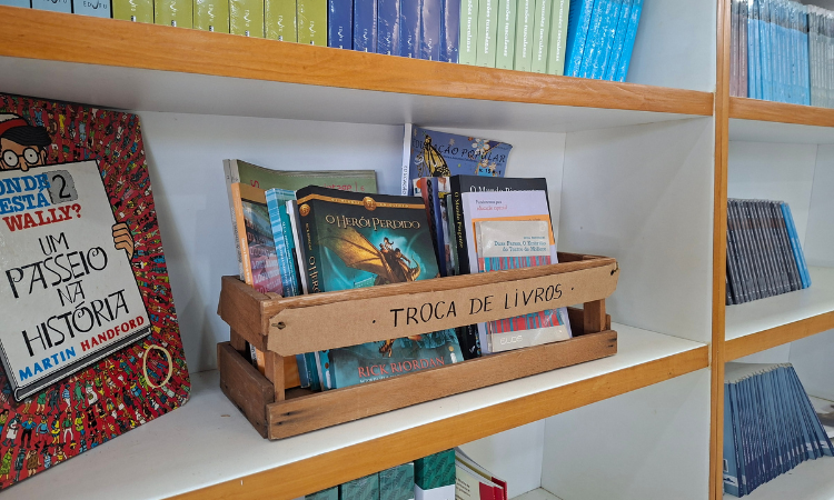 Ponto de trocas de livros da Livraria da Edufu.