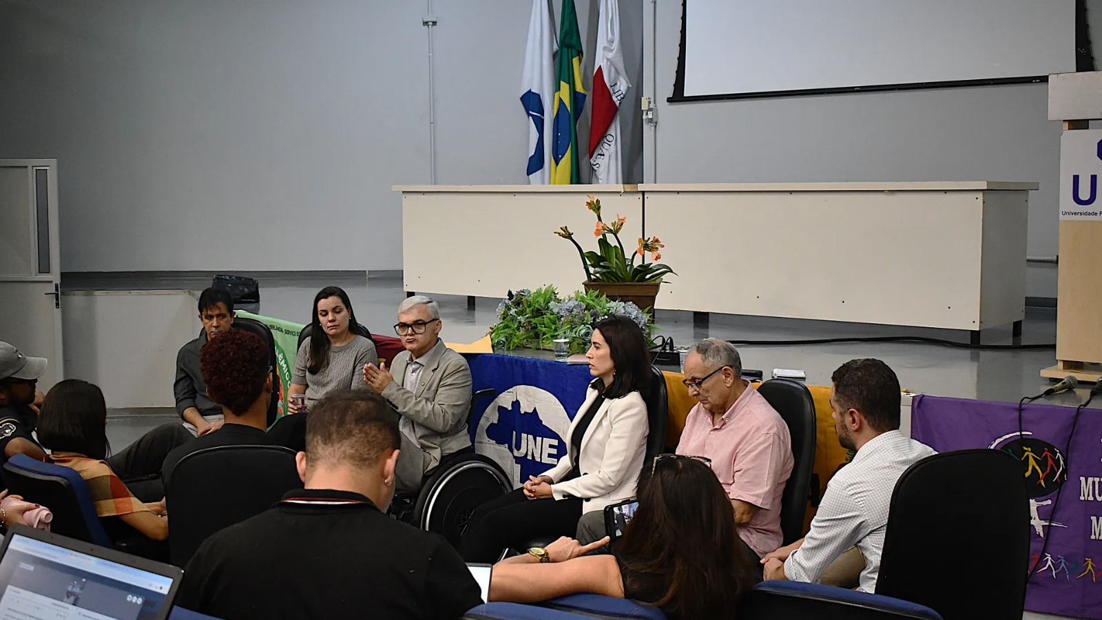 Encontro ente reitor e estudantes no Campus Pontal em 26/3 - Foto Milton Santos