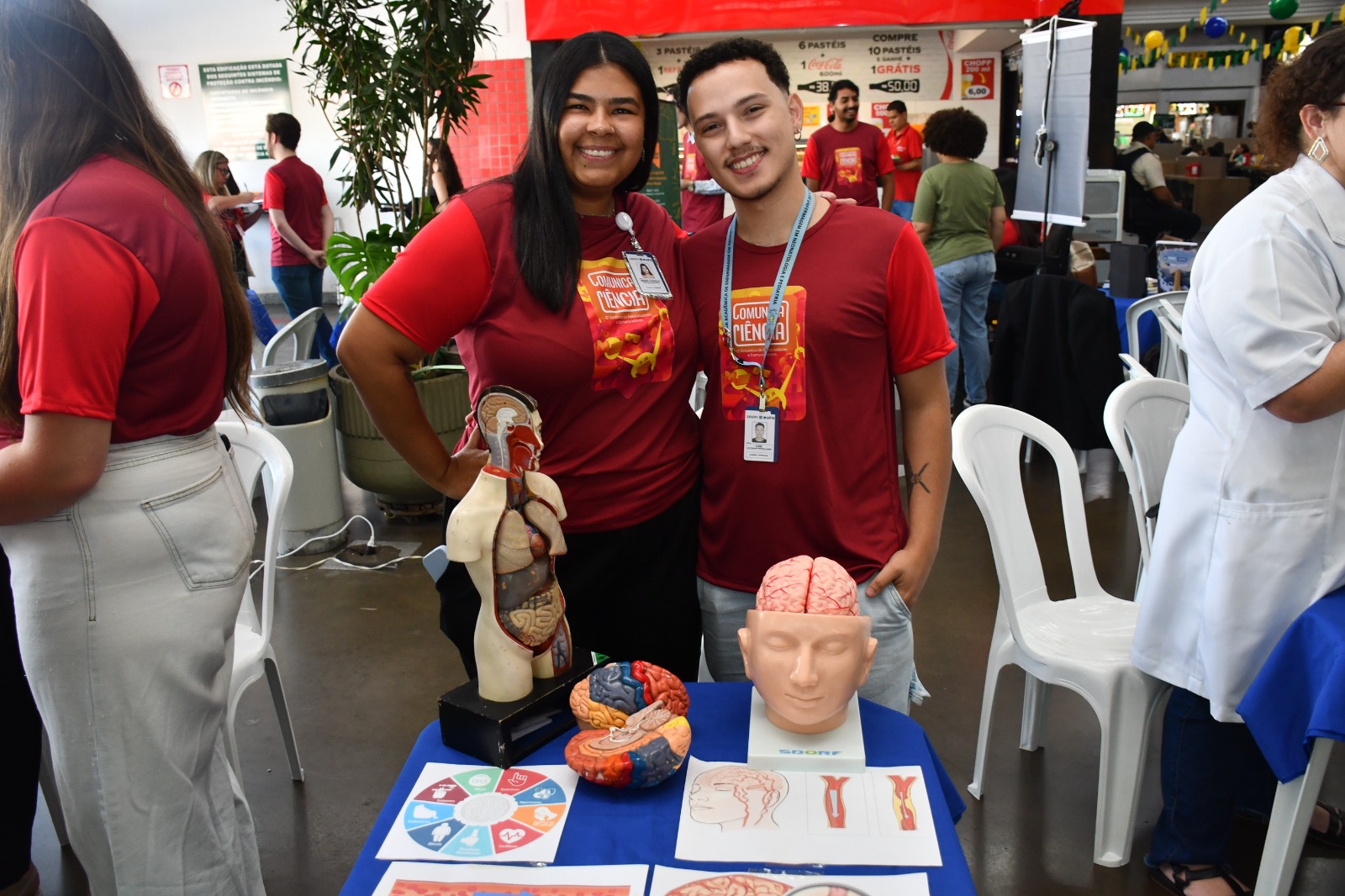 Luiz Fernando Mendonça e Maria Thereza Matos, estudantes de enfermagem