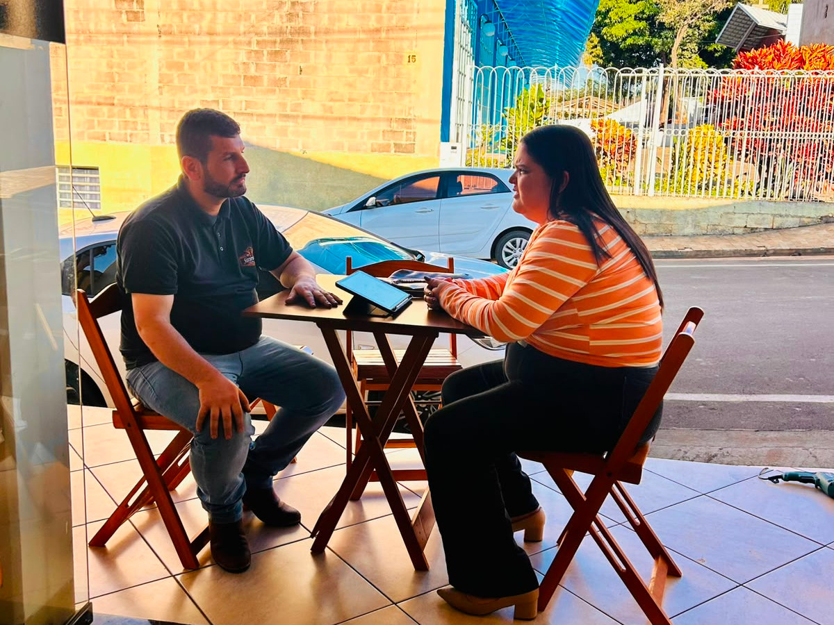 Denerval Ribeiro, proprietário do restaurante Germania, em Romaria, é um dos entrevistados por Mayara Abadia Delfino dos Anjos