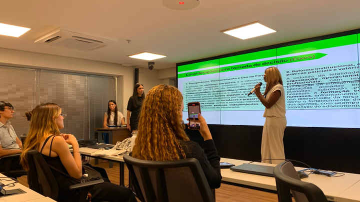 Estudantes e professores da UFU em apresentação no MDHC, em Brasília