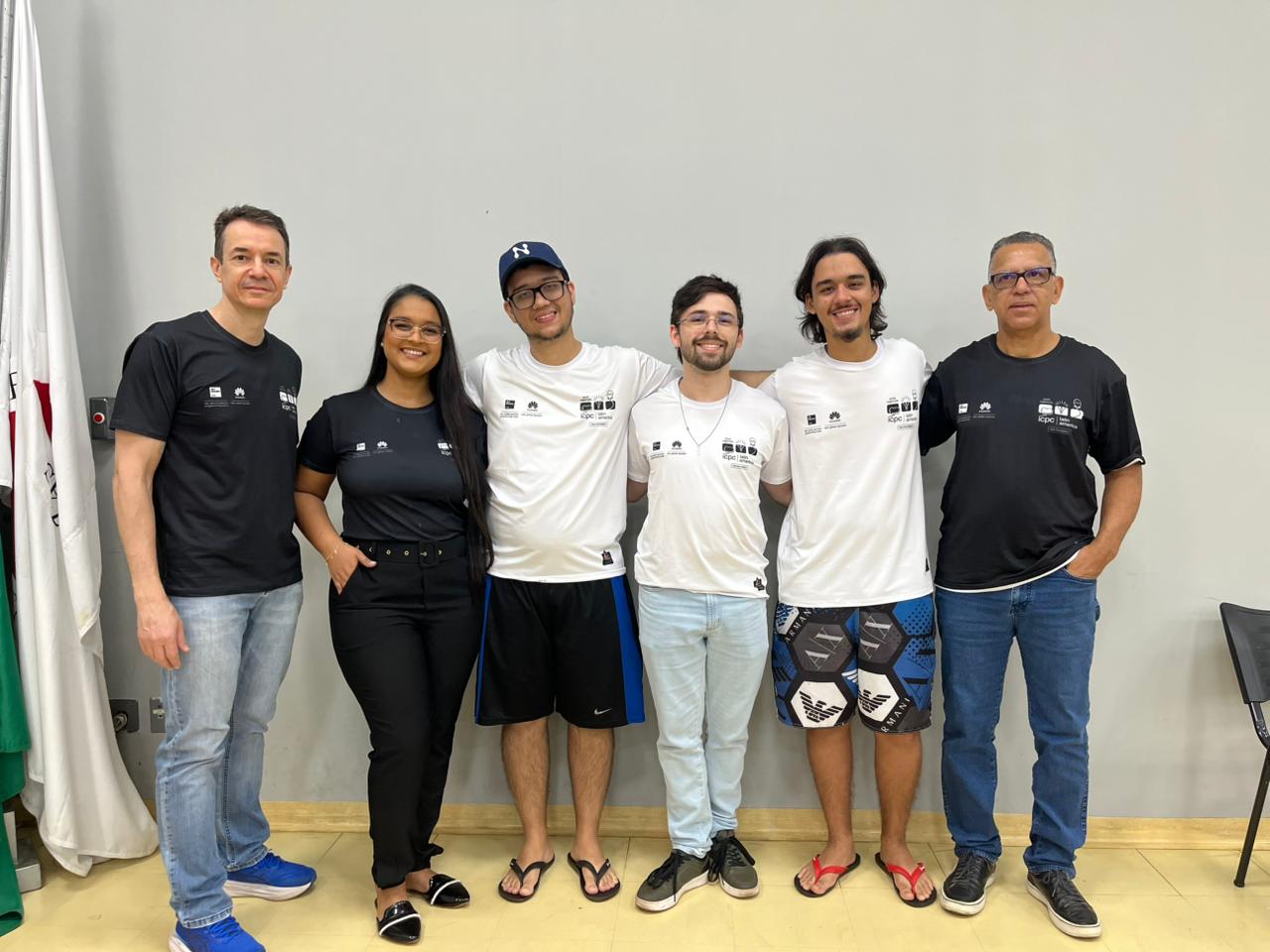 Alunos e professores participantes da etapa classificatória do Maratona 