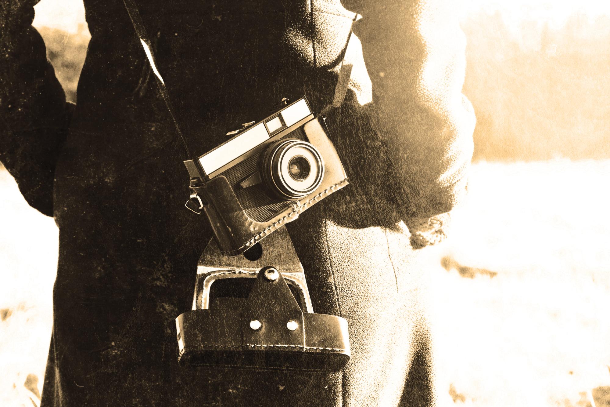 Pessoa com câmera fotográfica