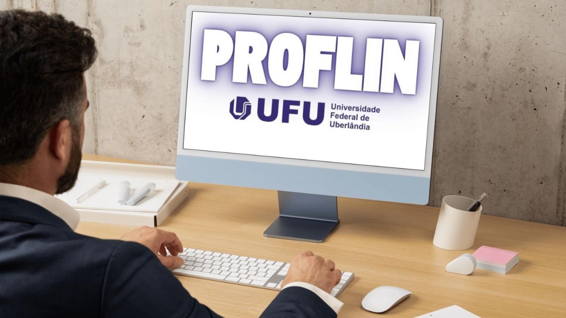 Imagem de homem de perfil, diante de um monitor de computador, no qual se vê as logos do Proflin e da UFU