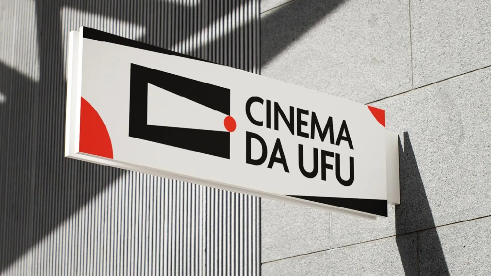 foto da placa do cinema da ufu