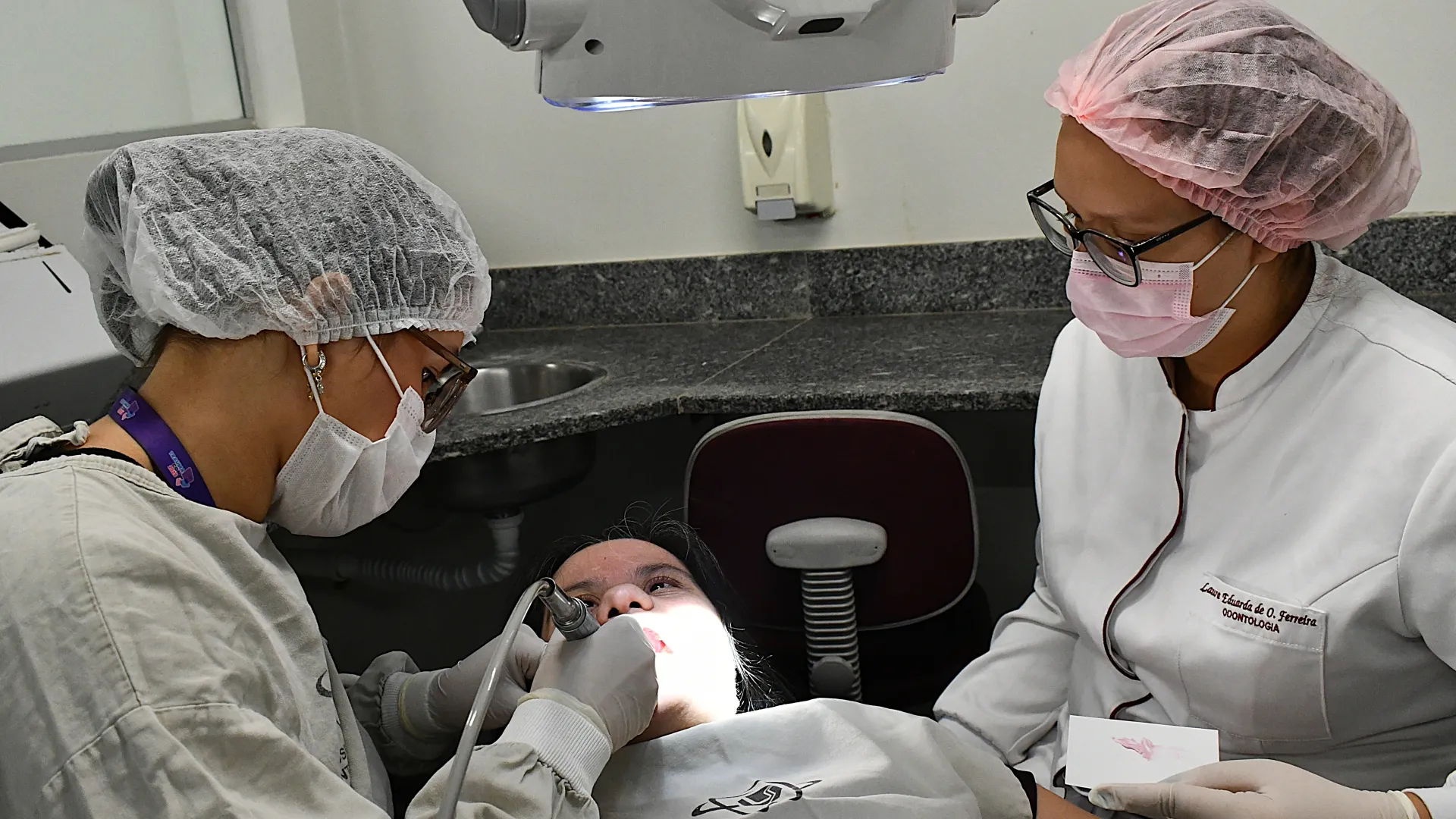 Lana sendo atendida pela equipe do Sepae 