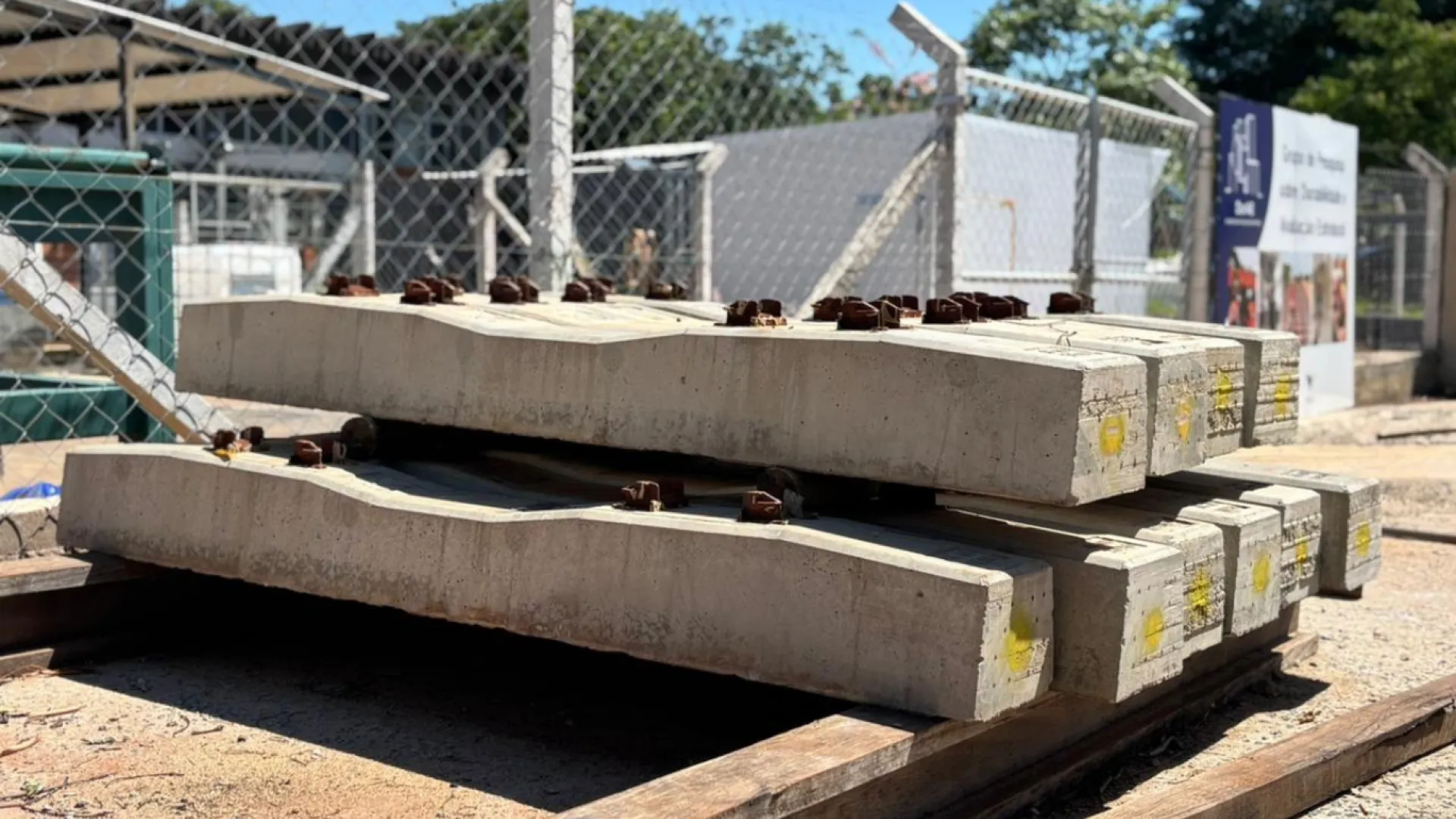 Pesquisadores da UFU avaliam a durabilidade de dormentes ferroviários